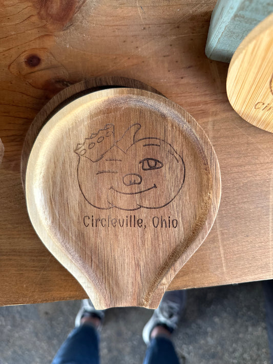 "Winky" spoon holder